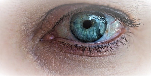 6 redenen waarom uw huid er dof uitziet – en hoe u een stralende teint krijgt