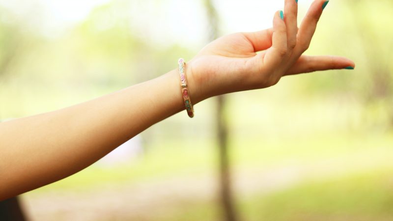 Waarom de slavenarmband aan populariteit wint